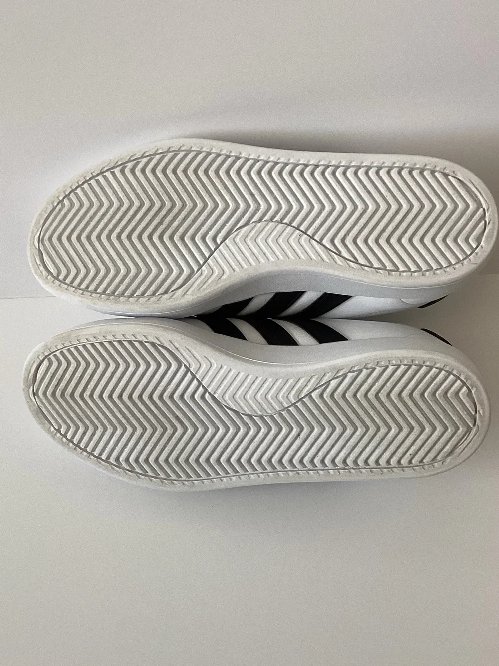 adidas Grand Court 2.0. White and Black Low-Top Sneakers